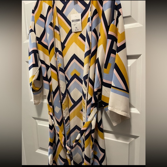 Fun print cover with tie - Picture 2 of 7